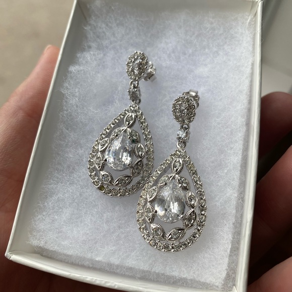 Adriana Orsini tear drop earring - Picture 2 of 3